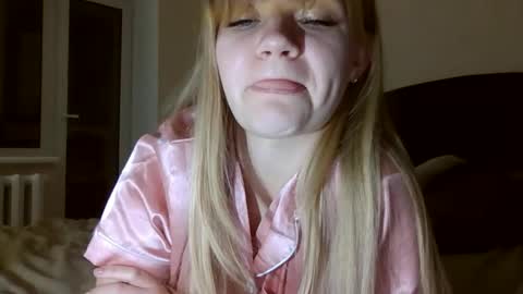 AuroraXRoses online show from October 29, 2025, 7:15 pm