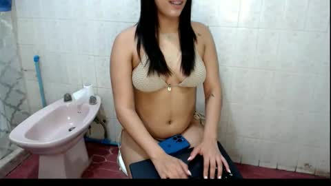 Snapshot of auroraxx9931 chatting on October 24, 2025, 4:14 pm aurora online show from October 24, 2025, 4:14 pm
