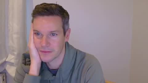 Snapshot of aussiesurfer0000 chatting on February 17, 2025, 9:30 pm aussiesurfer0000 online show from February 17, 2025, 9:30 pm