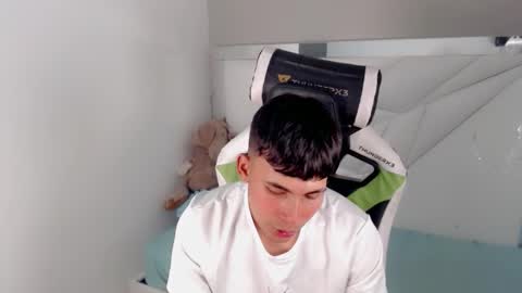 Snapshot of austin_col_ chatting on October 16, 2025, 8:54 pm AUSTIN online show from October 16, 2025, 8:54 pm