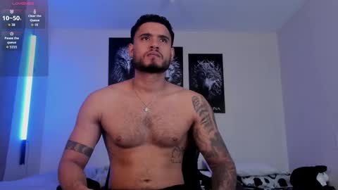 AustinTorres  online show from November 11, 2025, 12:32 am