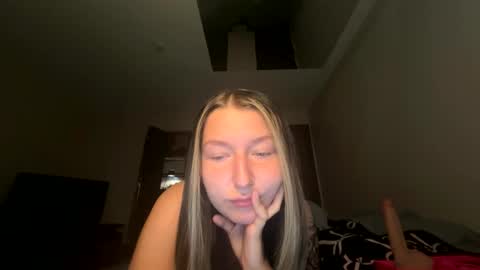 autumn2704 online show from September 28, 2025, 2:55 pm