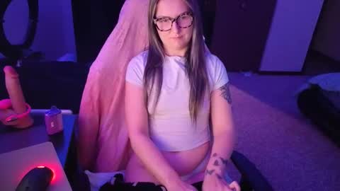 autumn2704 online show from November 25, 2025, 4:29 pm