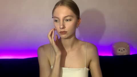 Snapshot of autumnroginson chatting on September 19, 2025, 5:02 pm Annie online show from September 19, 2025, 5:02 pm