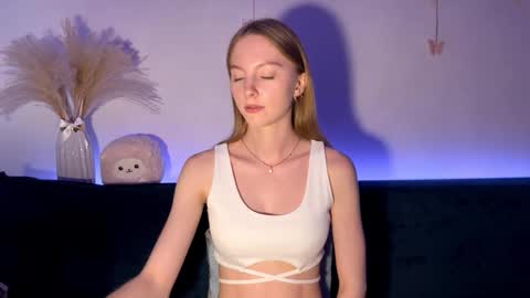 Snapshot of autumnroginson chatting on September 24, 2025, 3:04 pm Annie online show from September 24, 2025, 3:04 pm