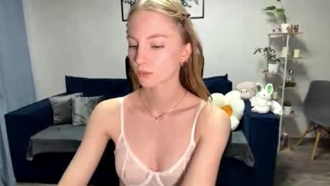 Snapshot of autumnroginson chatting on October 14, 2025, 5:58 pm Annie online show from October 14, 2025, 5:58 pm