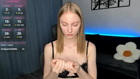 Snapshot of autumnroginson chatting on November 1, 2025, 4:53 pm Annie online show from November 1, 2025, 4:53 pm