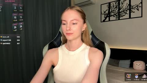 Snapshot of autumnroginson chatting on November 23, 2025, 4:07 pm Annie online show from November 23, 2025, 4:07 pm