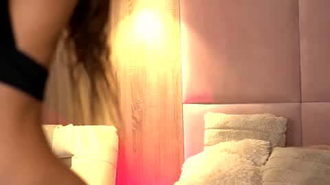 Ava online show from January 21, 2025, 1:50 am