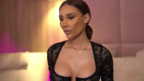 Ava online show from February 2, 2025, 11:21 pm