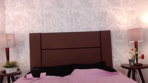 Ava  online show from November 24, 2025, 7:24 pm