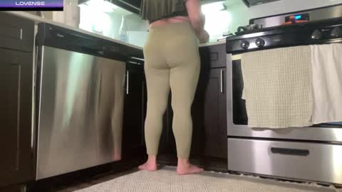 Snapshot of avabradley chatting on October 1, 2025, 12:27 am Ava . Support my channel by using my affiliate link to make your account  Thanks  online show from October 1, 2025, 12:27 am