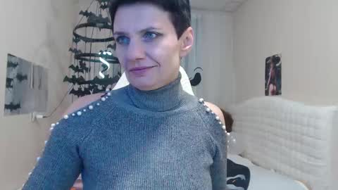 Snapshot of avasaturnian chatting on October 13, 2025, 12:16 pm avasaturnian online show from October 13, 2025, 12:16 pm