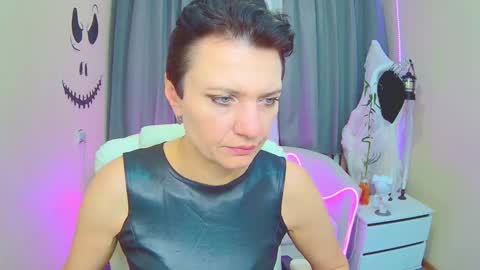 Snapshot of avasaturnian chatting on November 6, 2025, 7:42 am avasaturnian online show from November 6, 2025, 7:42 am