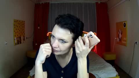 Snapshot of avasaturnian chatting on November 10, 2025, 8:35 am avasaturnian online show from November 10, 2025, 8:35 am