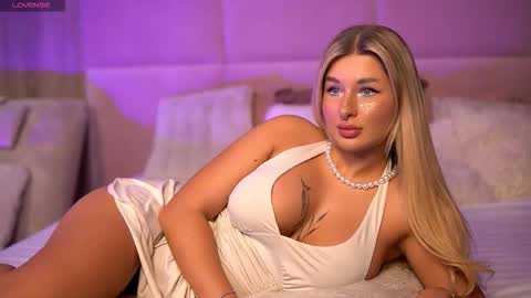 Snapshot of avashay chatting on October 29, 2025, 10:22 pm Carina online show from October 29, 2025, 10:22 pm