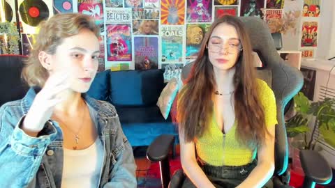 Snapshot of aveangela chatting on January 10, 2025, 6:06 pm Avie online show from January 10, 2025, 6:06 pm