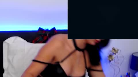 AveryWillow online show from December 31, 2024, 10:23 pm