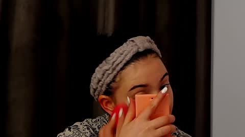 AveryWillow online show from January 2, 2025, 1:30 pm