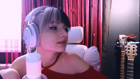 Avriel online show from December 20, 2025, 5:47 am