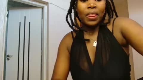 Snapshot of avian_talya chatting on November 5, 2025, 12:16 pm Avian online show from November 5, 2025, 12:16 pm