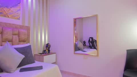 Snapshot of avis_lara chatting on September 20, 2025, 7:04 pm AVIS online show from September 20, 2025, 7:04 pm