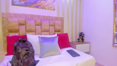 Snapshot of avis_lara chatting on October 19, 2025, 4:24 am AVIS online show from October 19, 2025, 4:24 am