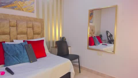 Snapshot of avis_lara chatting on November 10, 2025, 7:57 pm AVIS online show from November 10, 2025, 7:57 pm