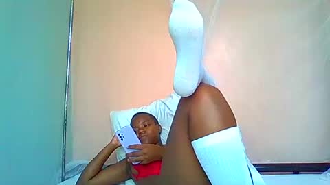 avril254 online show from February 12, 2025, 9:20 am