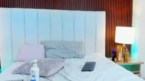 Snapshot of avril_evansgb chatting on January 24, 2025, 6:25 pm Javier y Lorena online show from January 24, 2025, 6:25 pm