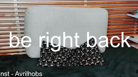 Snapshot of avrilhobs chatting on February 12, 2025, 11:07 am Avril online show from February 12, 2025, 11:07 am