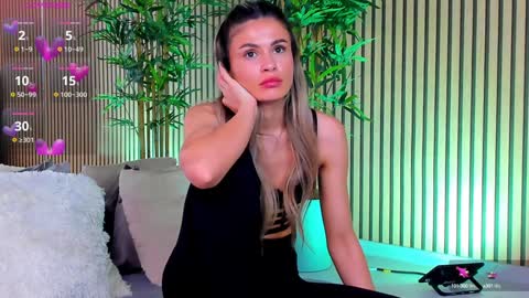 Snapshot of avrillcyrux chatting on January 2, 2025, 1:40 pm AVRILL CYRUX online show from January 2, 2025, 1:40 pm