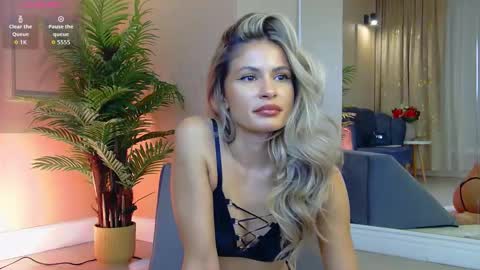 Snapshot of avrillcyrux chatting on October 17, 2025, 8:28 am AVRILL CYRUX online show from October 17, 2025, 8:28 am