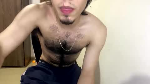 Snapshot of aw0052 chatting on October 24, 2025, 1:03 am AndrewXxl independent online show from October 24, 2025, 1:03 am
