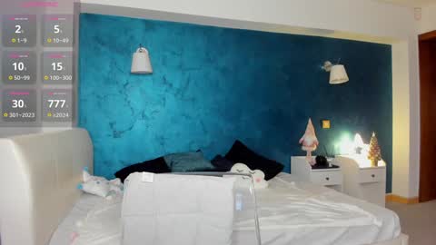 Jolie online show from December 24, 2024, 5:44 pm