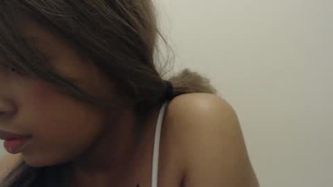 Snapshot of awkwardjasminee chatting on September 25, 2025, 12:36 am Jasminee online show from September 25, 2025, 12:36 am