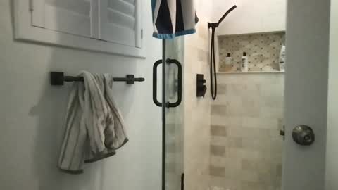 Snapshot of awwwliver chatting on December 27, 2024, 7:51 am Uncut hunk 28yo online show from December 27, 2024, 7:51 am