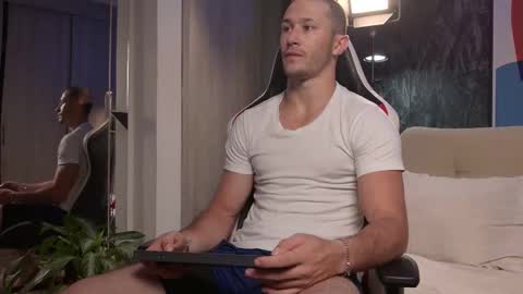 Snapshot of axel_fairchaild chatting on November 19, 2025, 12:05 pm Axel Fairchaild online show from November 19, 2025, 12:05 pm