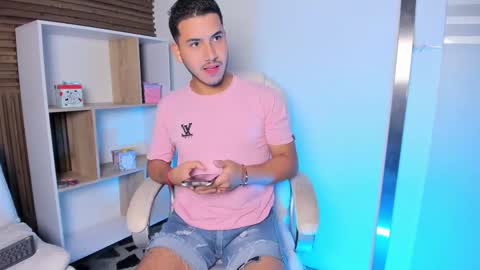 Snapshot of axel_grey_ chatting on September 13, 2025, 12:05 pm axel_grey_ online show from September 13, 2025, 12:05 pm