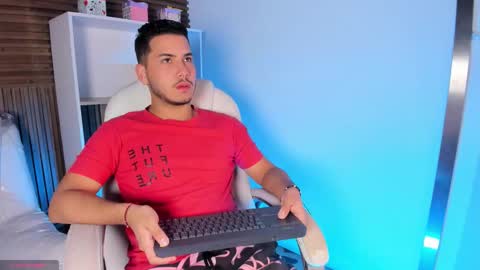 Snapshot of axel_grey_ chatting on September 16, 2025, 12:17 pm axel_grey_ online show from September 16, 2025, 12:17 pm
