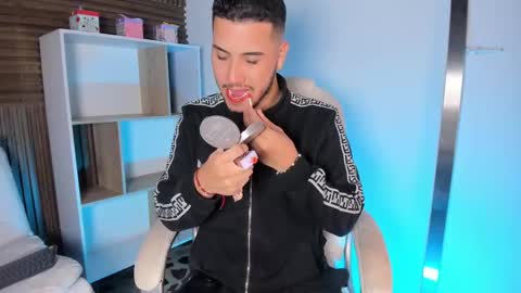 Snapshot of axel_grey_ chatting on September 18, 2025, 12:18 pm axel_grey_ online show from September 18, 2025, 12:18 pm