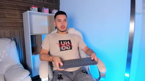 Snapshot of axel_grey_ chatting on September 19, 2025, 12:17 pm axel_grey_ online show from September 19, 2025, 12:17 pm