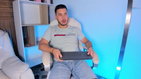 Snapshot of axel_grey_ chatting on September 23, 2025, 12:30 pm axel_grey_ online show from September 23, 2025, 12:30 pm