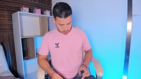 Snapshot of axel_grey_ chatting on September 24, 2025, 12:08 pm axel_grey_ online show from September 24, 2025, 12:08 pm