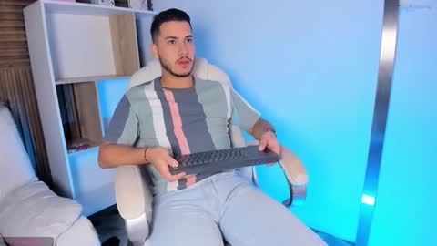 Snapshot of axel_grey_ chatting on September 25, 2025, 12:09 pm axel_grey_ online show from September 25, 2025, 12:09 pm