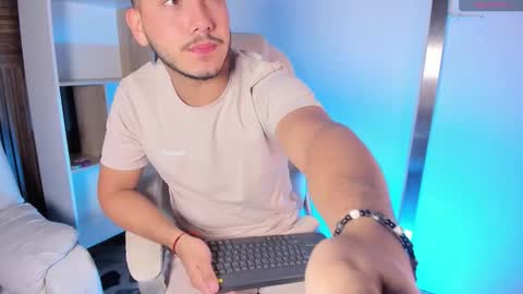 Snapshot of axel_grey_ chatting on September 26, 2025, 12:20 pm axel_grey_ online show from September 26, 2025, 12:20 pm