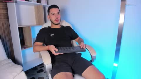 Snapshot of axel_grey_ chatting on September 29, 2025, 12:32 pm axel_grey_ online show from September 29, 2025, 12:32 pm