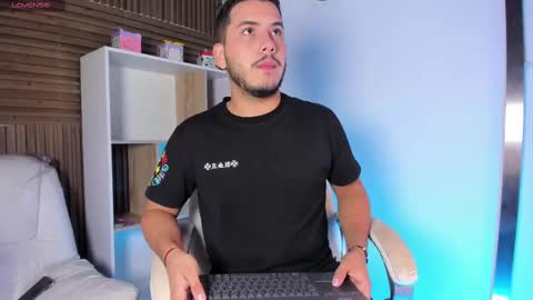 Snapshot of axel_grey_ chatting on October 6, 2025, 12:13 pm axel_grey_ online show from October 6, 2025, 12:13 pm