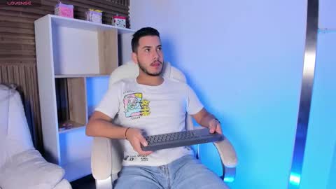 Snapshot of axel_grey_ chatting on October 7, 2025, 12:13 pm axel_grey_ online show from October 7, 2025, 12:13 pm