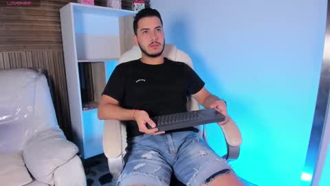 Snapshot of axel_grey_ chatting on October 8, 2025, 12:14 pm axel_grey_ online show from October 8, 2025, 12:14 pm